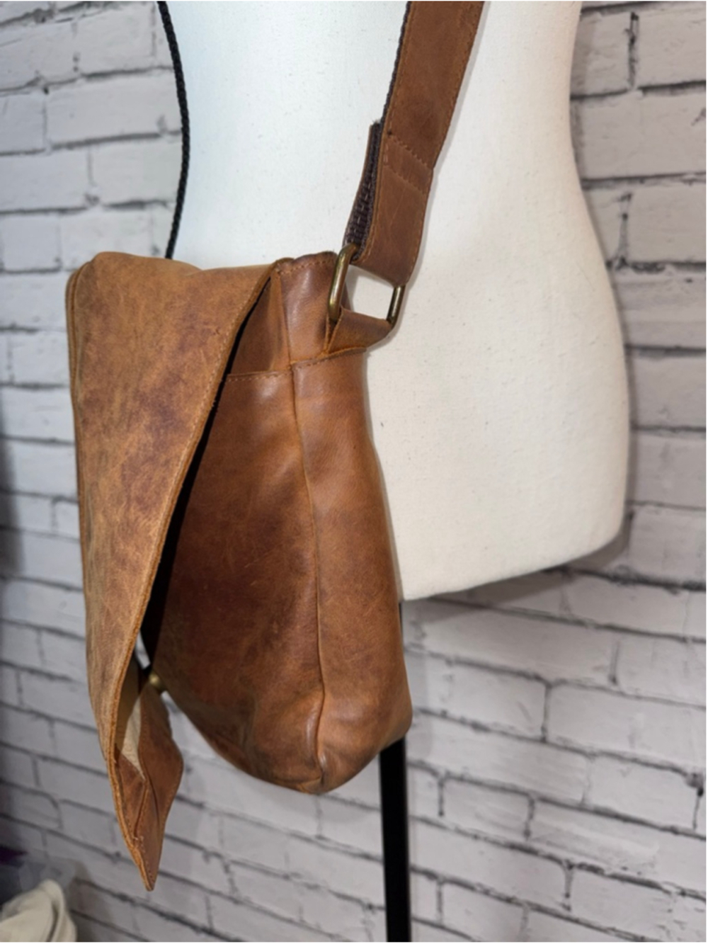 Women's Vera Pelle Leaf Bags Brown Leather Crossbody Messenger Bag Purse 11x10x3 - Picture 6 of 16